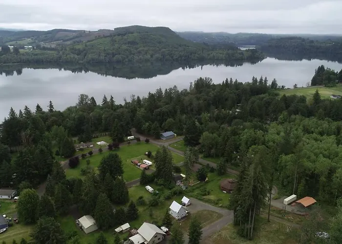 Romantic Cozy Cabin Walk To Lake Hot Tub Bikes Kayaks Grill