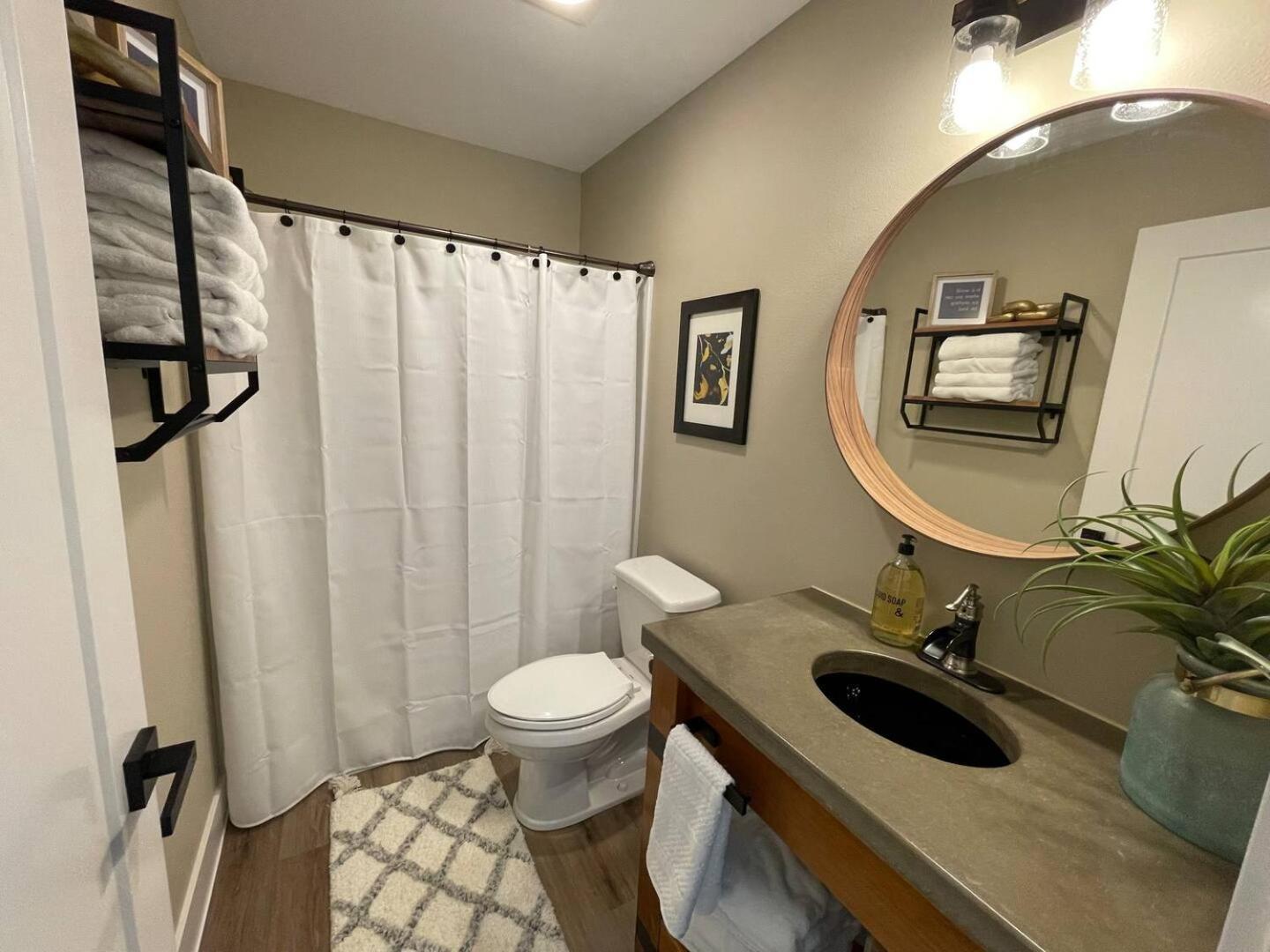 Holiday home Romantic Cozy Walk To Hot Tub Bikes Kayaks Grill Onalaska