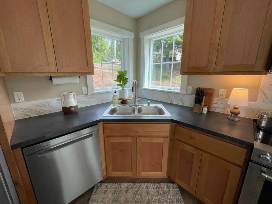 Holiday home Romantic Cozy Walk To Hot Tub Bikes Kayaks Grill Onalaska