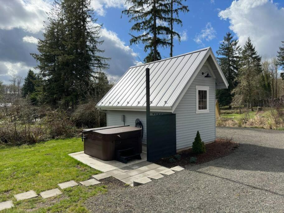 Romantic Cozy Walk To Hot Tub Bikes Kayaks Grill * Onalaska