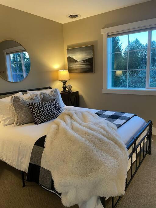 Holiday home Romantic Cozy Walk To Hot Tub Bikes Kayaks Grill Onalaska