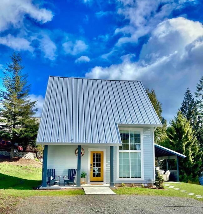 Holiday home Romantic Cozy Walk To Hot Tub Bikes Kayaks Grill *
