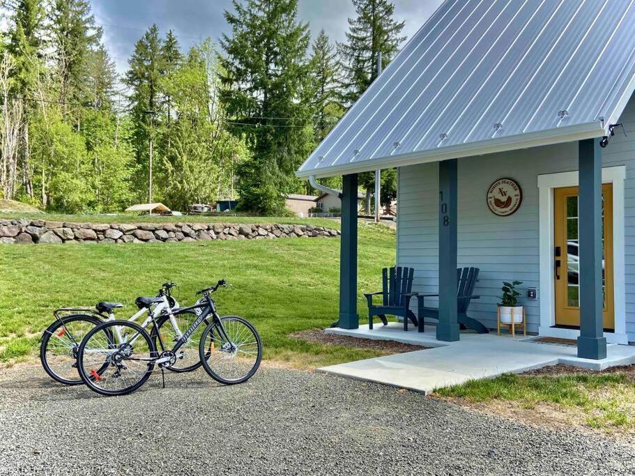 Romantic Cozy Walk To Hot Tub Bikes Kayaks Grill *